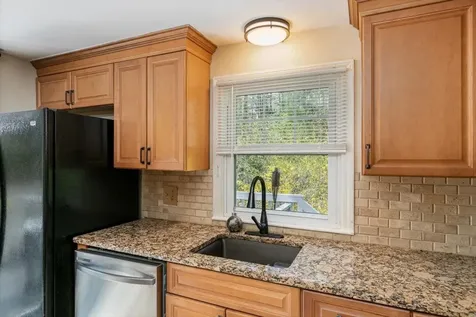 6 Pingree Hill Road Derry NH 03038