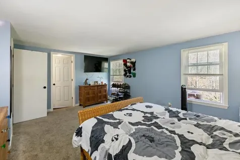 6 Pingree Hill Road Derry NH 03038