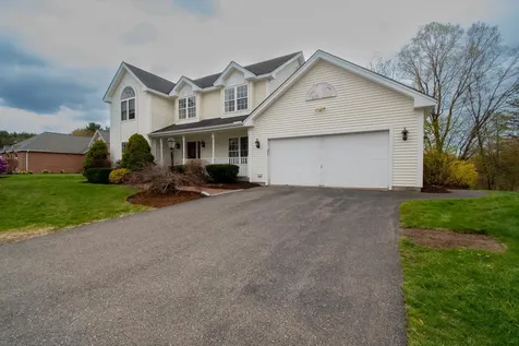 29 Mclane Lane Manchester NH 03104