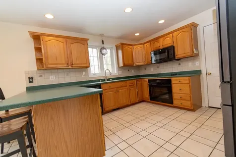 29 Mclane Lane Manchester NH 03104