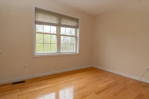 29 Mclane Lane Manchester NH 03104