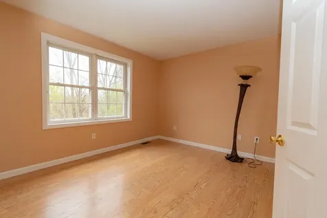 29 Mclane Lane Manchester NH 03104