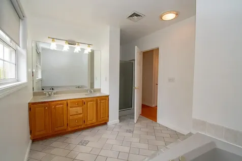 29 Mclane Lane Manchester NH 03104