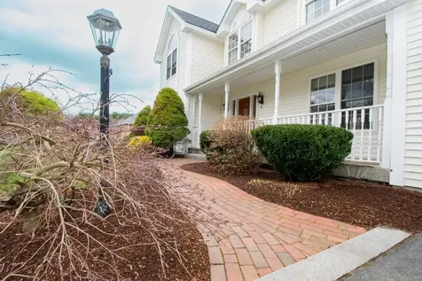 29 Mclane Lane Manchester NH 03104
