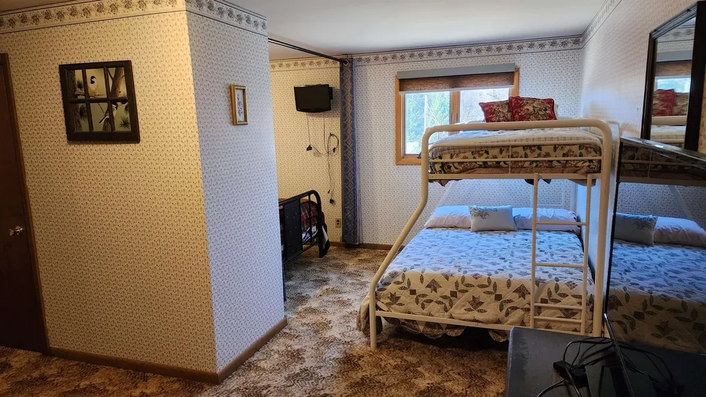 63 Hall Road Errol NH 03579
