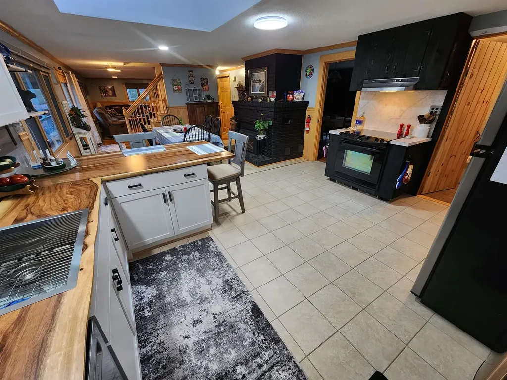 63 Hall Road Errol NH 03579