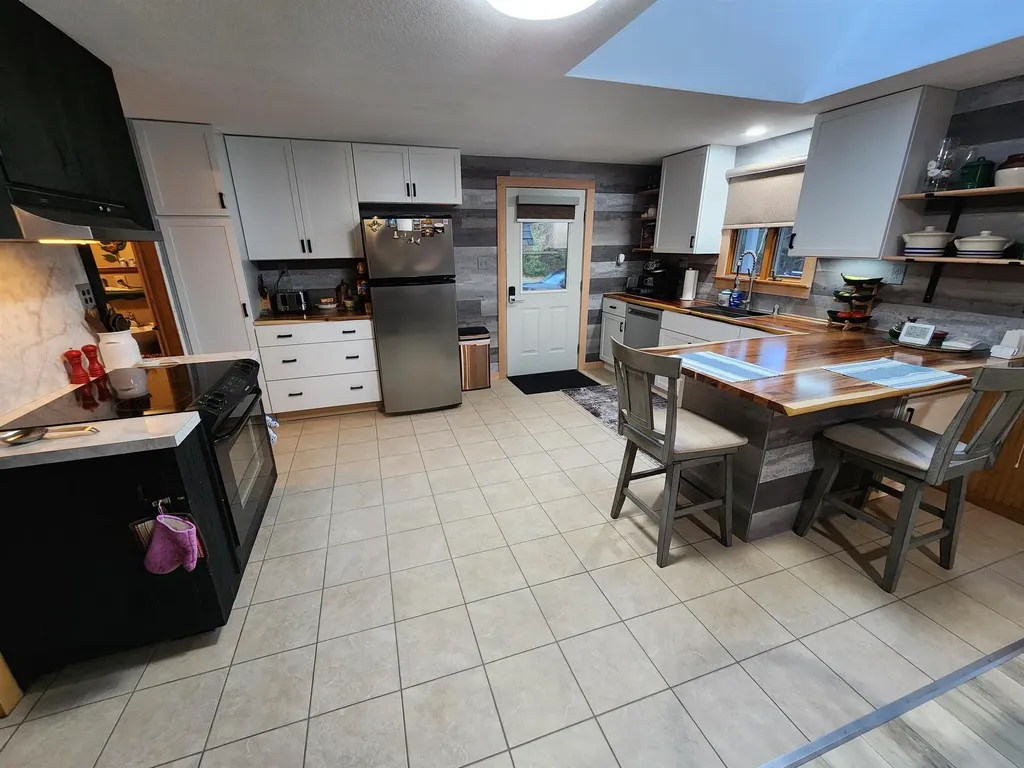 63 Hall Road Errol NH 03579