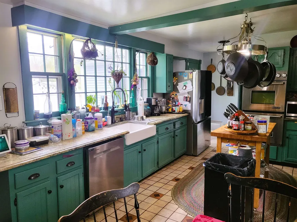 19 Raymond Road Deerfield NH 03037