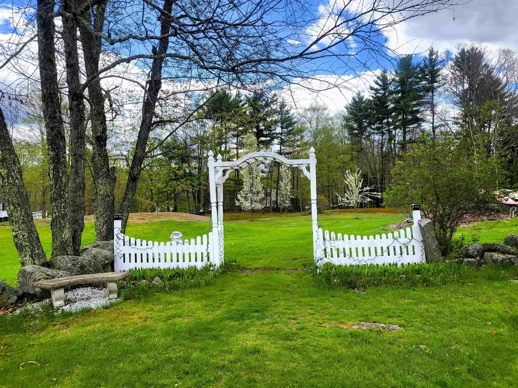 19 Raymond Road Deerfield NH 03037