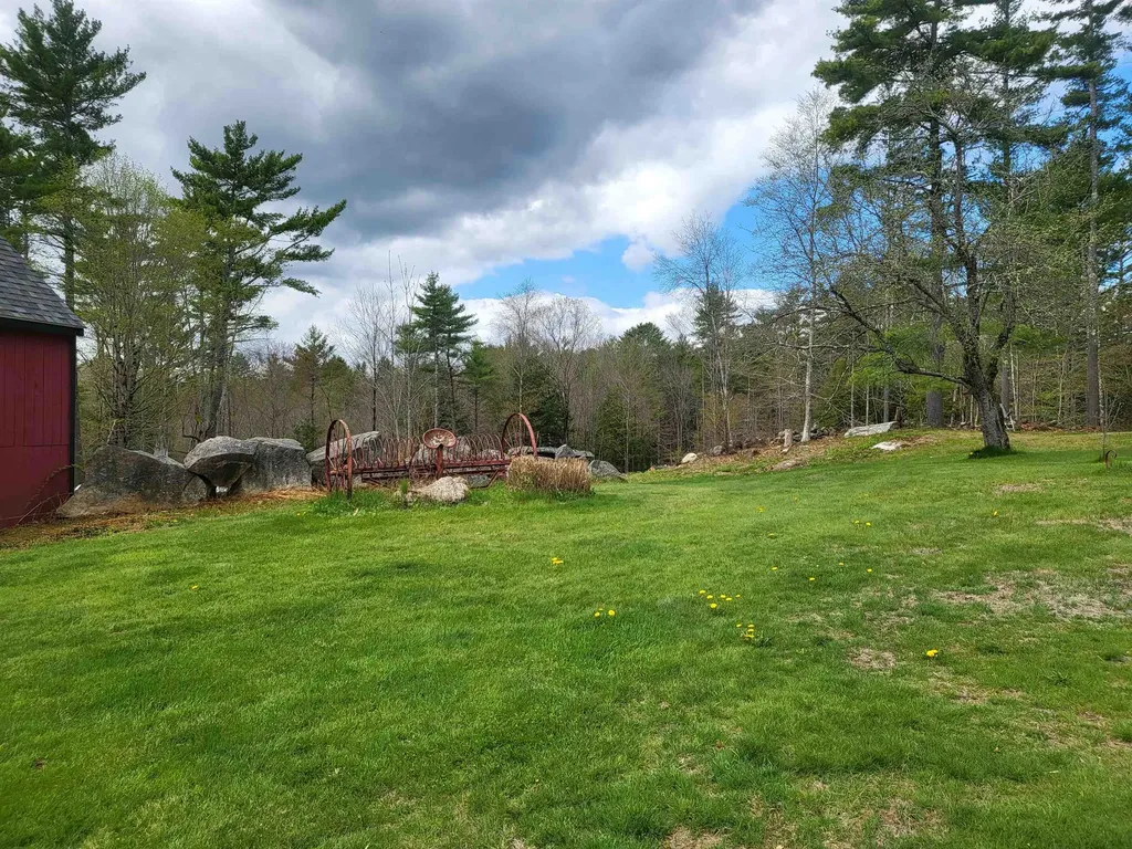 19 Raymond Road Deerfield NH 03037