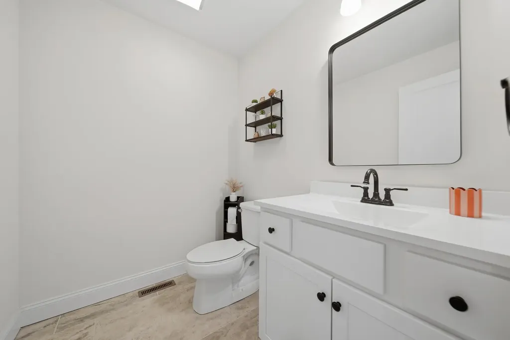 19 Biggs Avenue Epping NH 03042