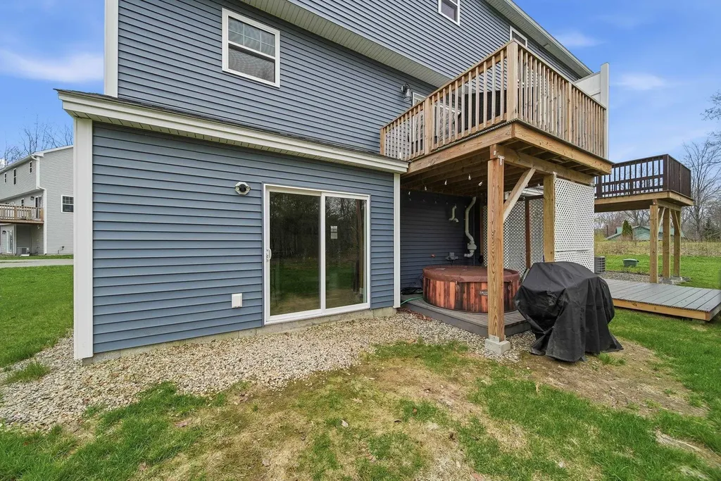 19 Biggs Avenue Epping NH 03042