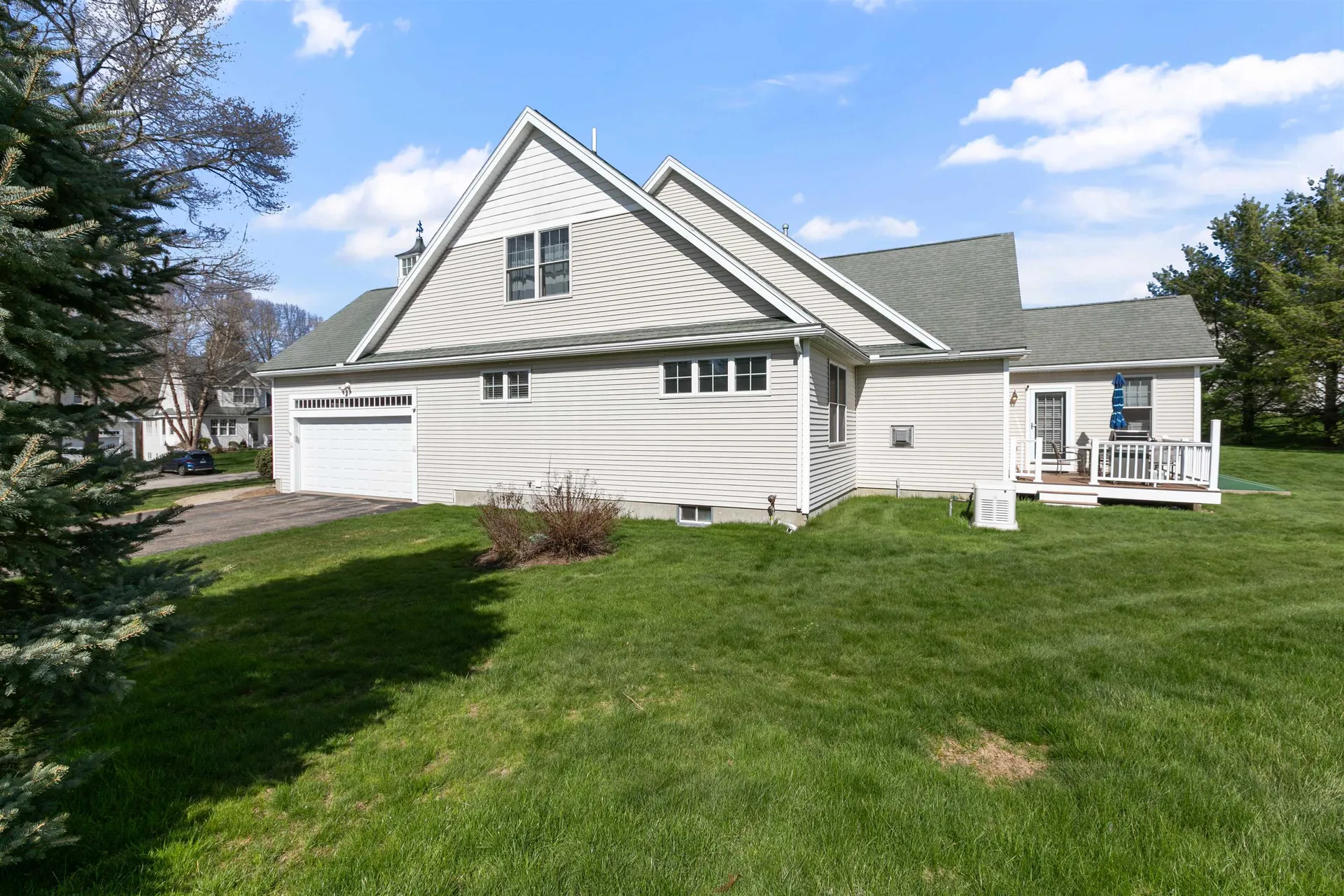 8 Crockett's Way Stratham NH 03885