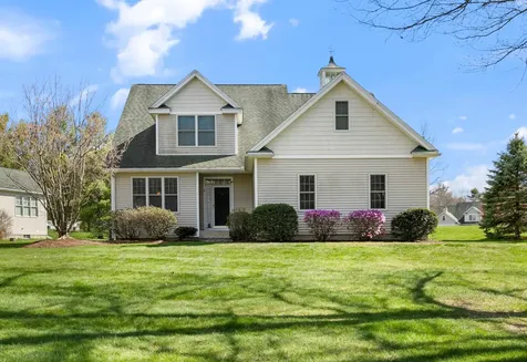 8 Crockett's Way Stratham NH 03885