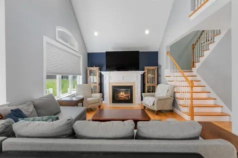 8 Crockett's Way Stratham NH 03885