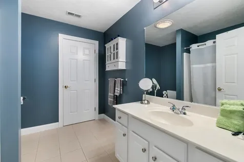 8 Crockett's Way Stratham NH 03885