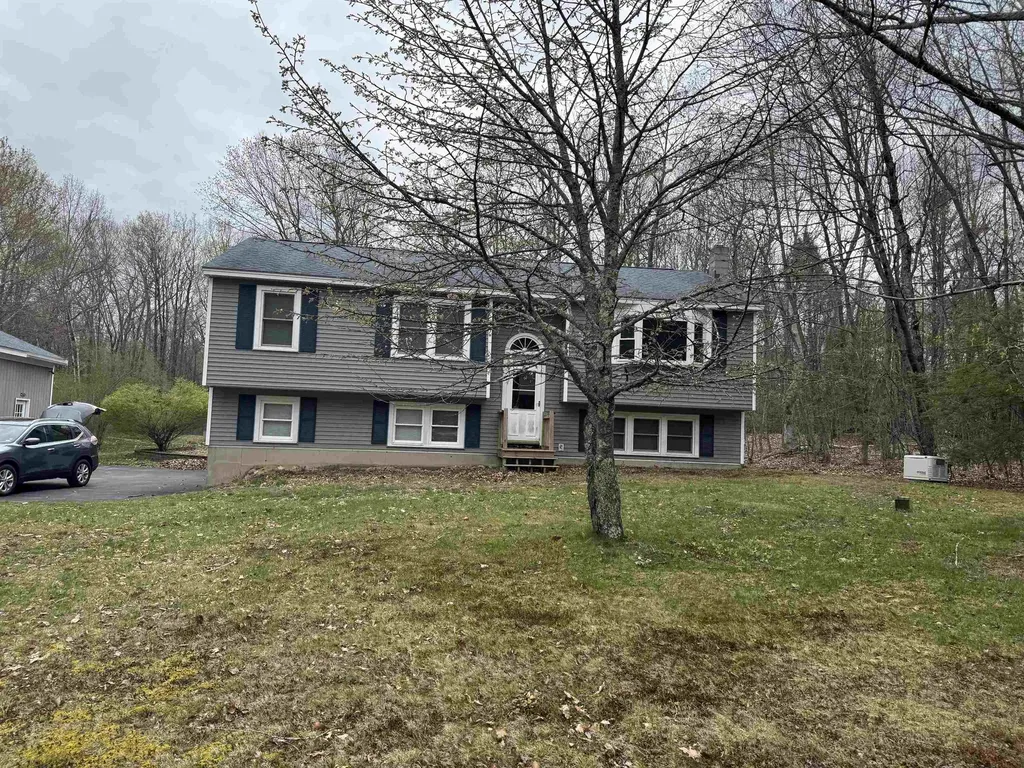12 Watson Hill Road Raymond NH 03077