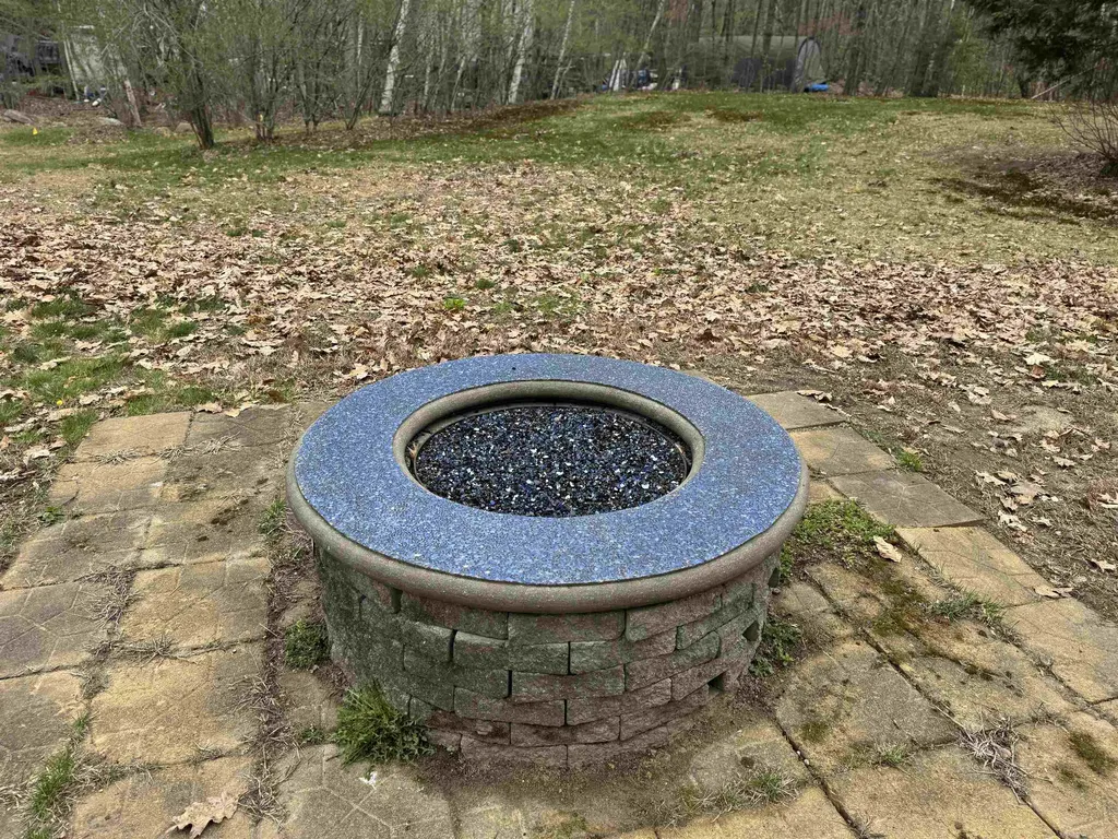 12 Watson Hill Road Raymond NH 03077