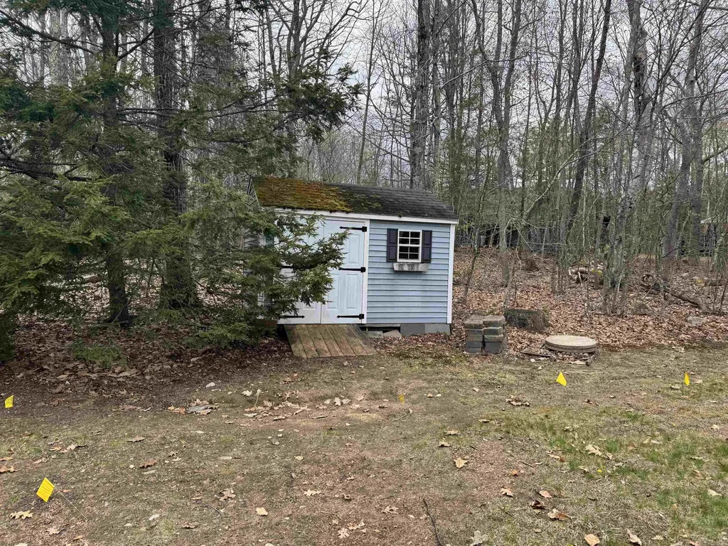 12 Watson Hill Road Raymond NH 03077
