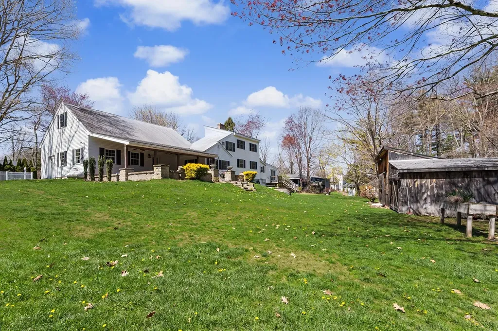 96 Fordway Extension Derry NH 03038