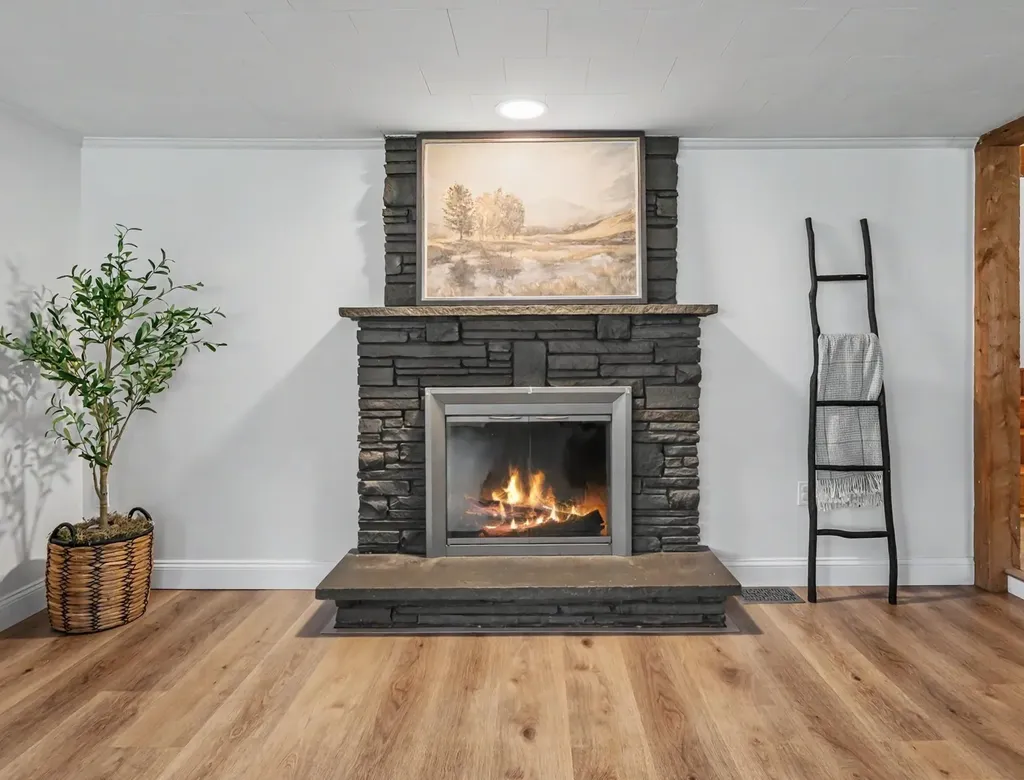 96 Fordway Extension Derry NH 03038