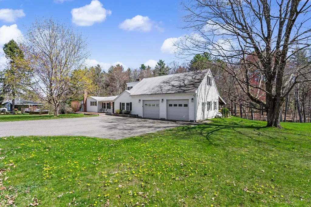 96 Fordway Extension Derry NH 03038