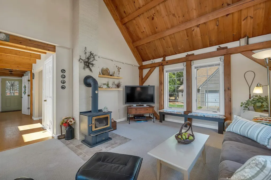 17 Apple Road Sanbornton NH 03269