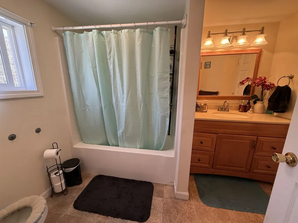 16 W Shore Drive Raymond NH 03077