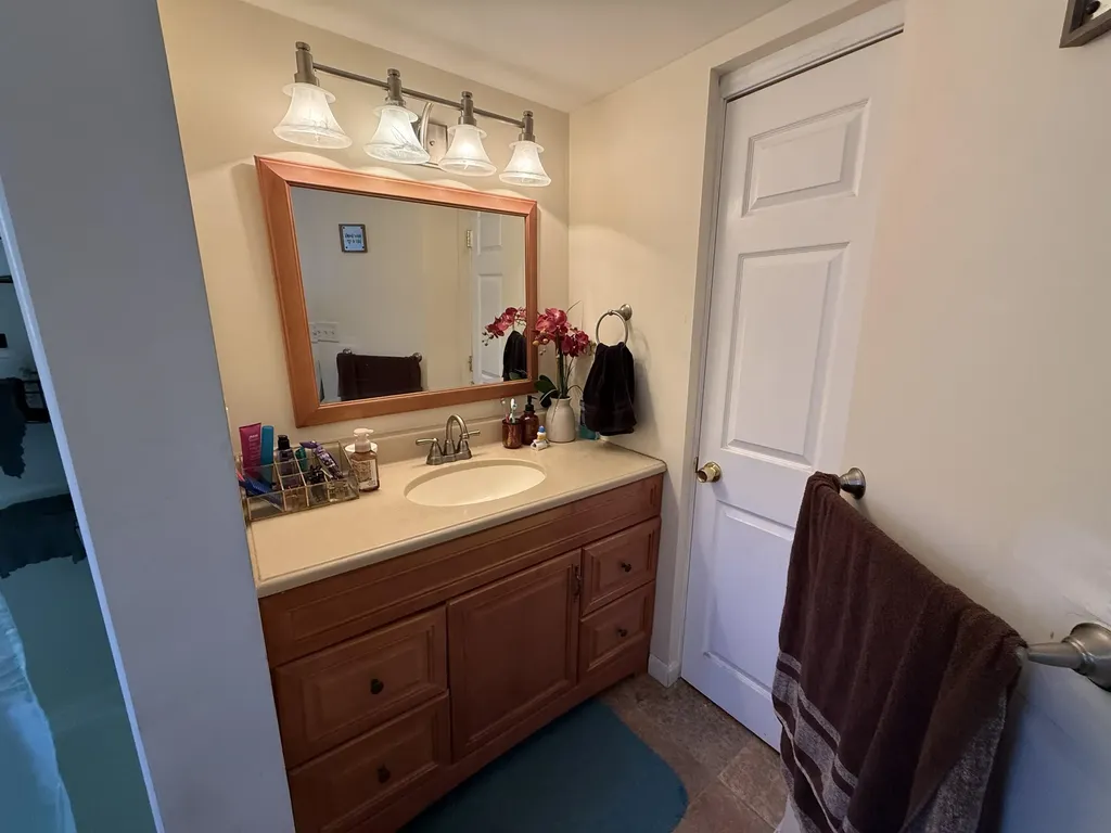 16 W Shore Drive Raymond NH 03077