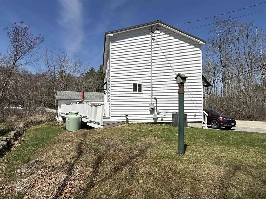 16 W Shore Drive Raymond NH 03077
