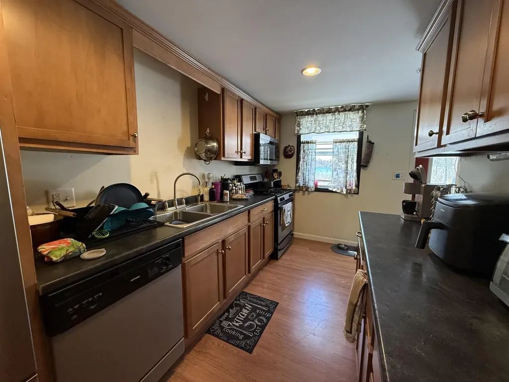 16 W Shore Drive Raymond NH 03077