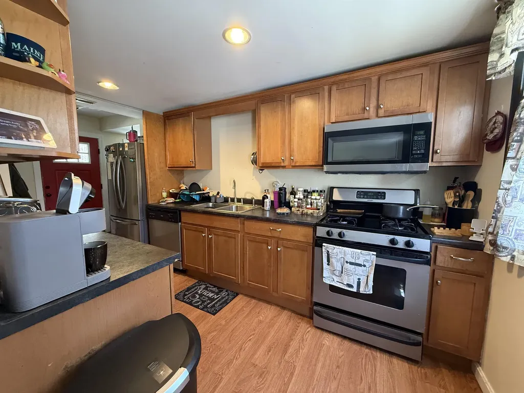 16 W Shore Drive Raymond NH 03077