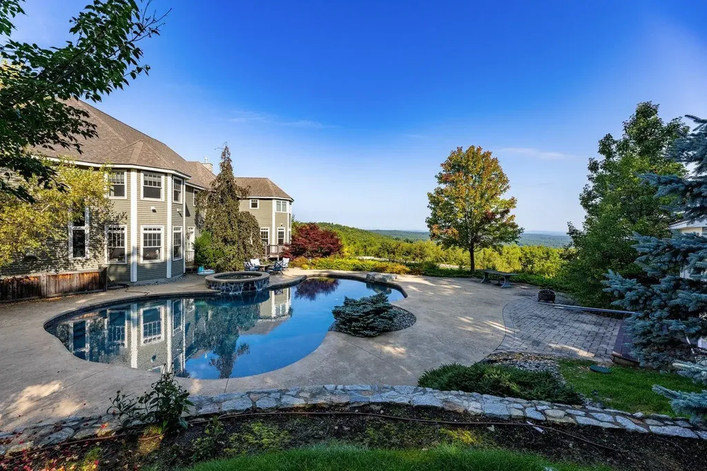 6 Crescent Drive Bow NH 03304