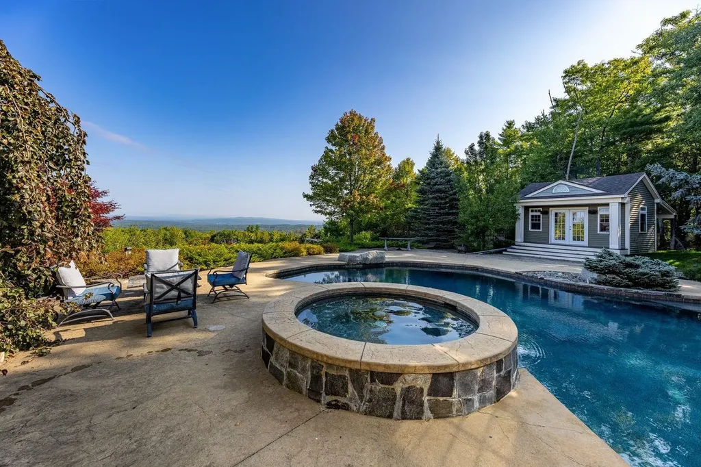 6 Crescent Drive Bow NH 03304