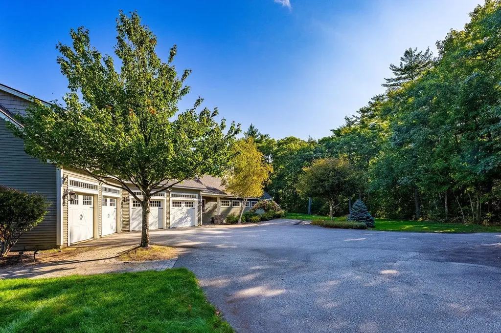 6 Crescent Drive Bow NH 03304