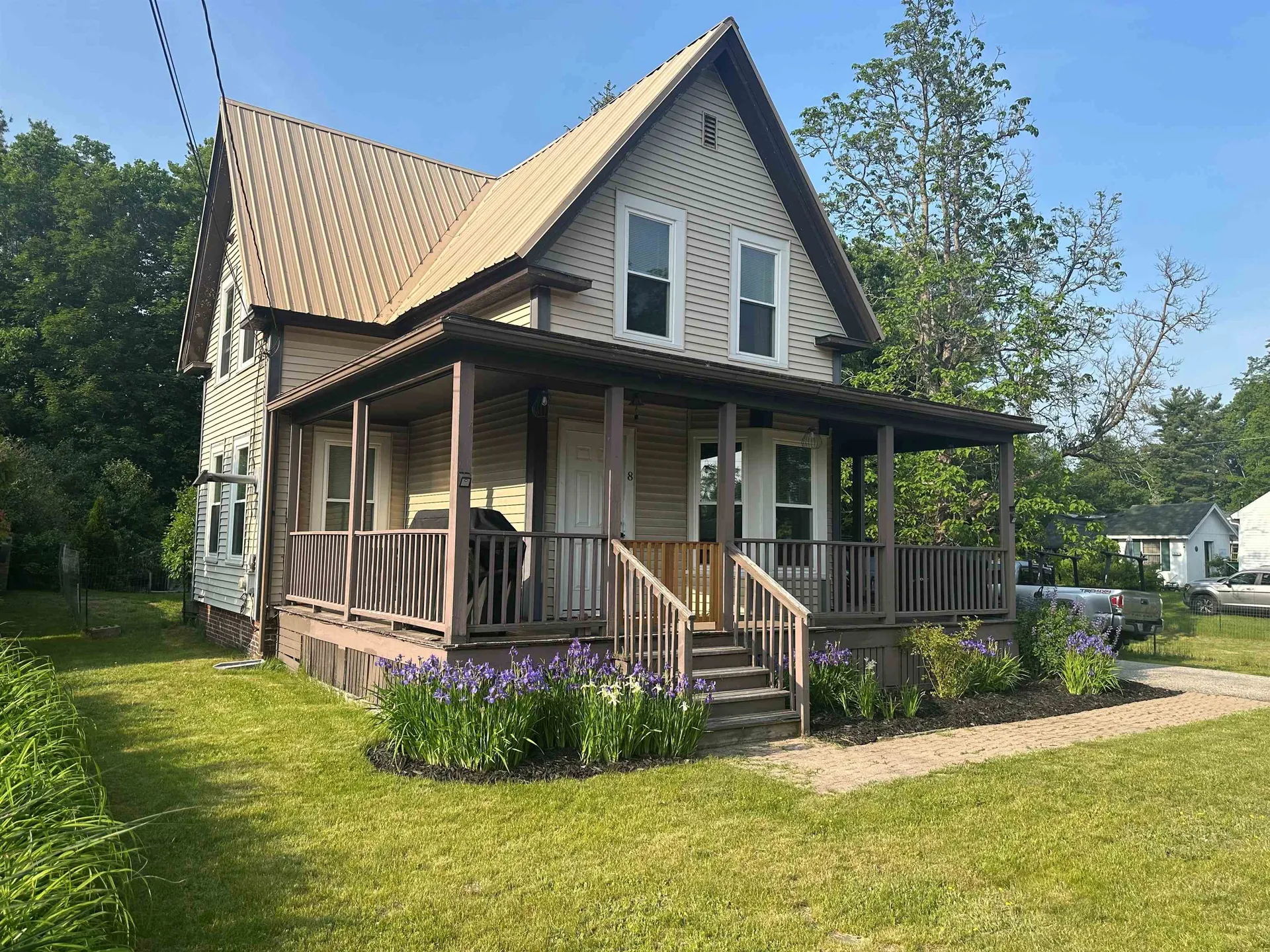 8 Main Street Raymond NH 03077-2204