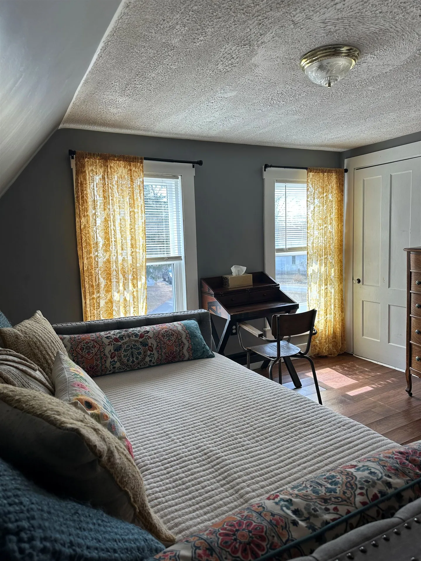 8 Main Street Raymond NH 03077-2204