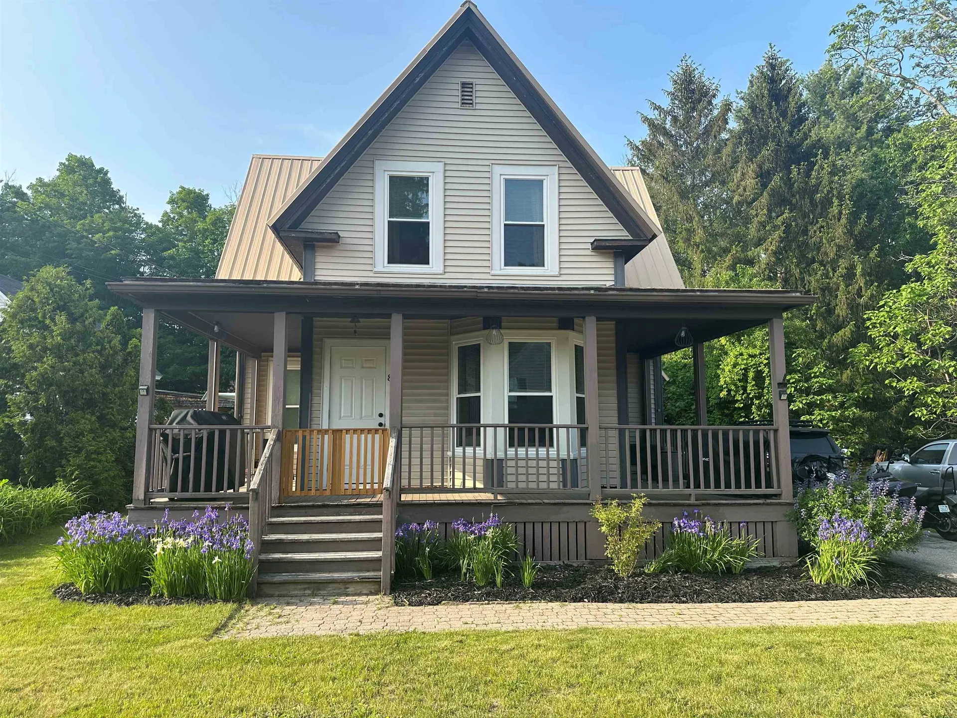 8 Main Street Raymond NH 03077-2204