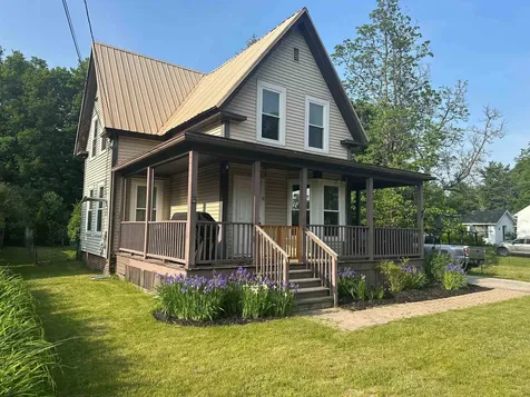 8 Main Street Raymond NH 03077-2204