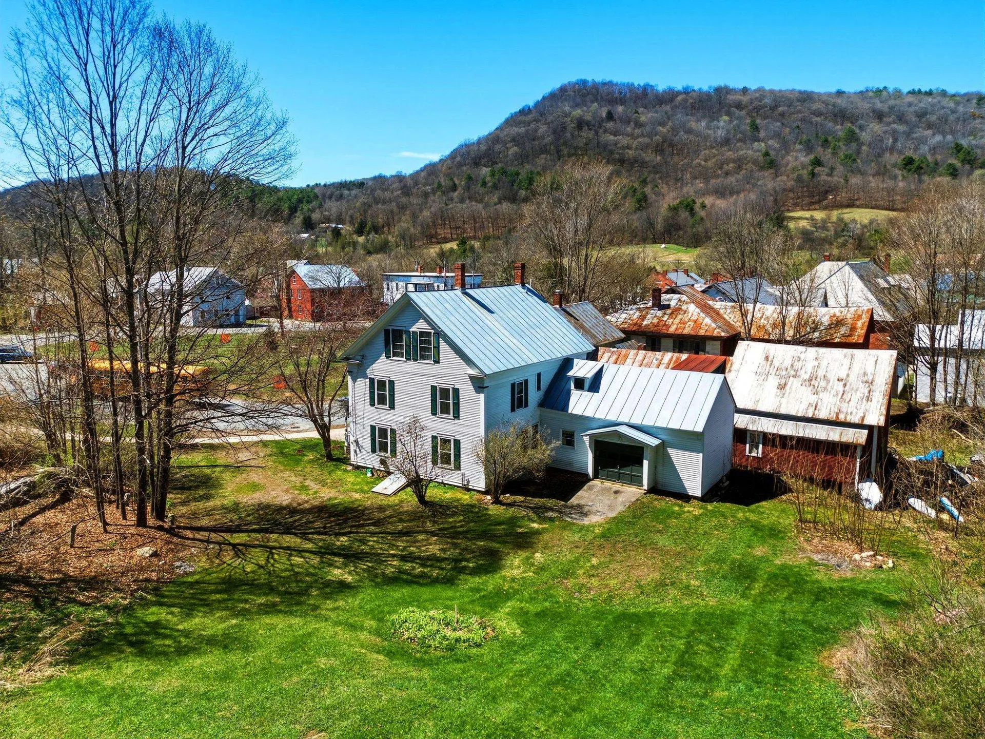 9 North Common Chelsea VT 05038