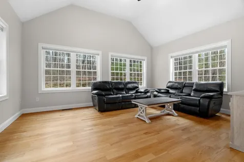 18 Longmeadow Road Windham NH 03087