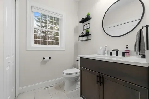 18 Longmeadow Road Windham NH 03087