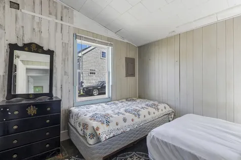6 Chase Street Hampton NH 03842-2618
