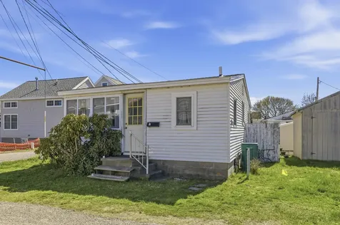 6 Chase Street Hampton NH 03842-2618