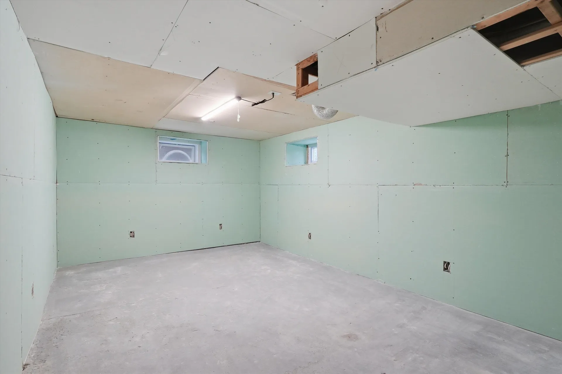 293 Lawrence Road Salem NH 03079