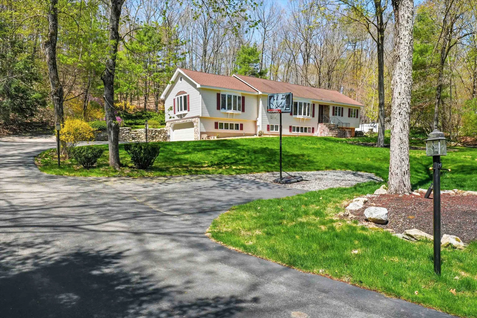 11 Oriole Road Windham NH 03087