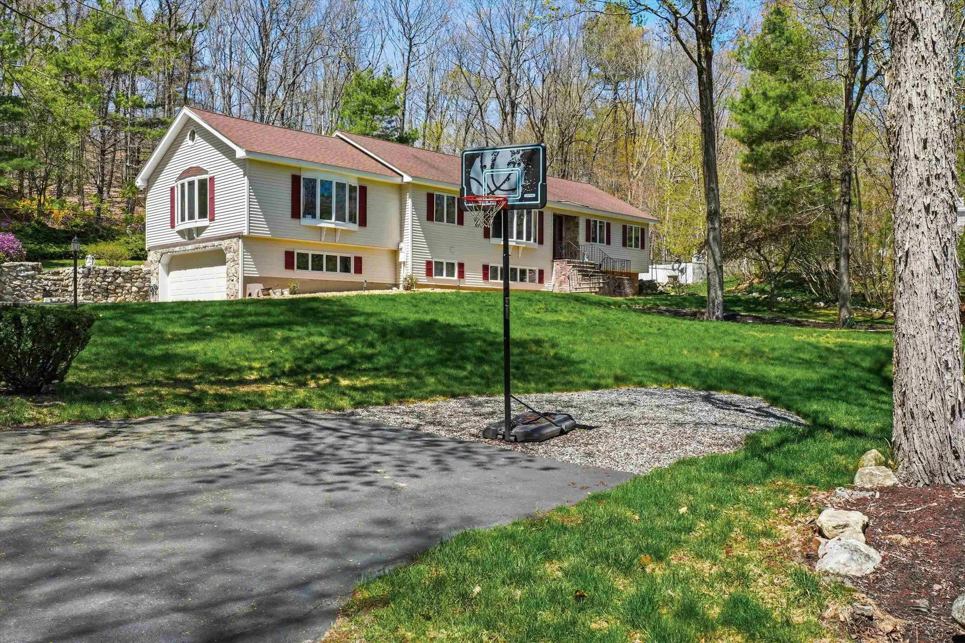 11 Oriole Road Windham NH 03087