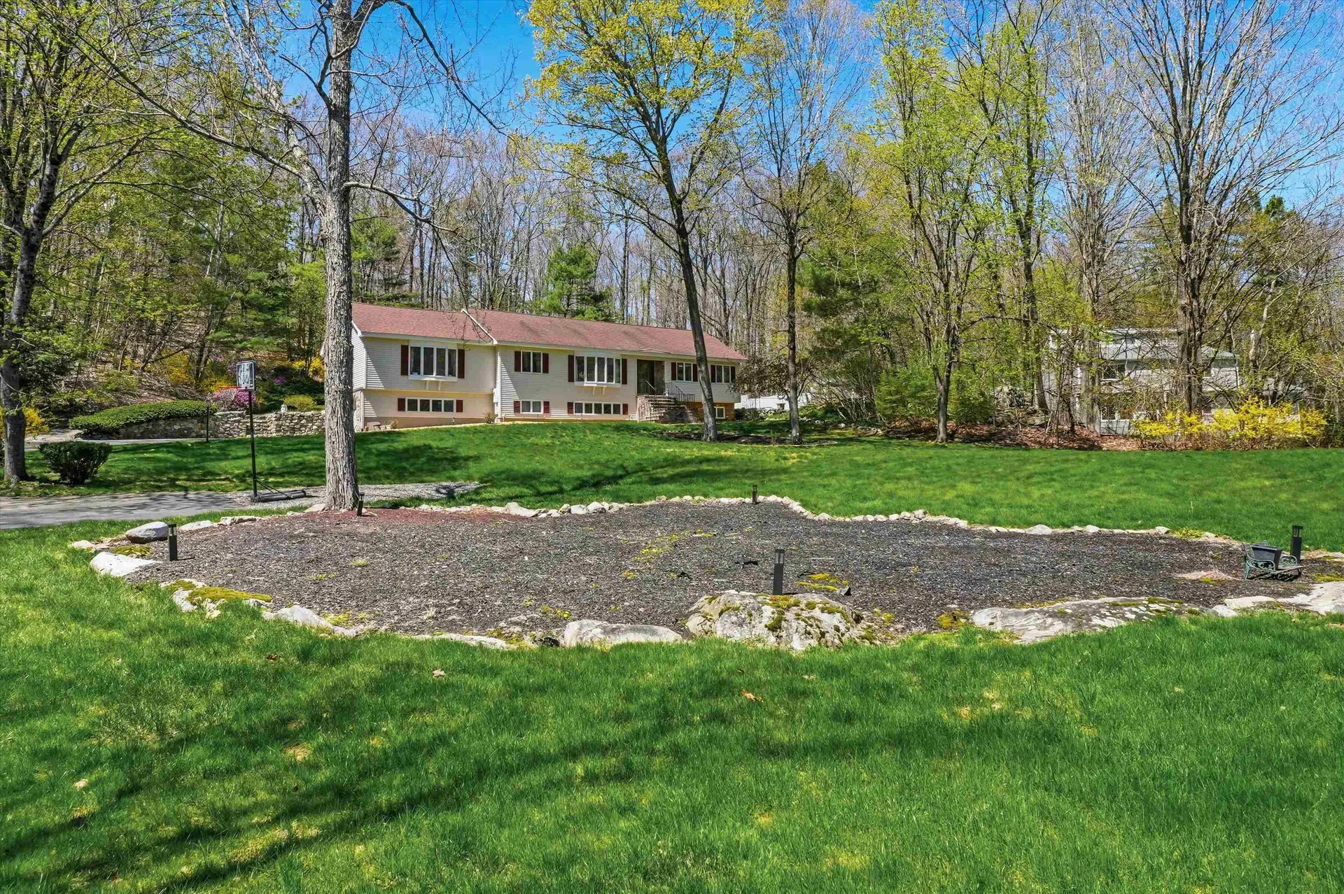 11 Oriole Road Windham NH 03087