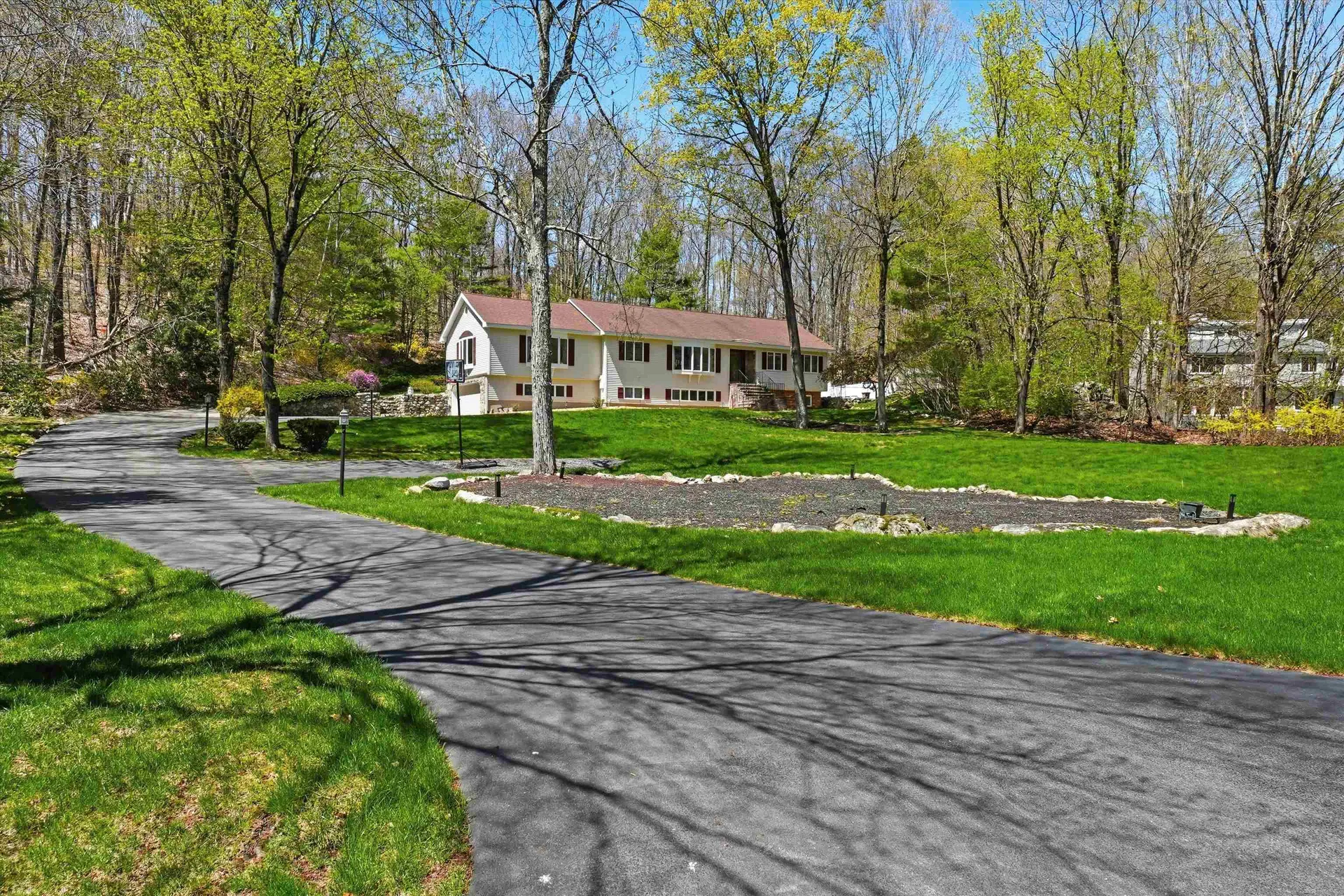 11 Oriole Road Windham NH 03087