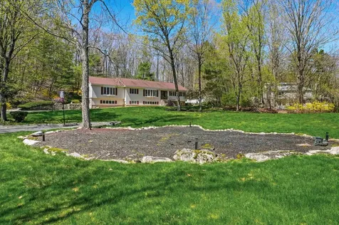 11 Oriole Road Windham NH 03087